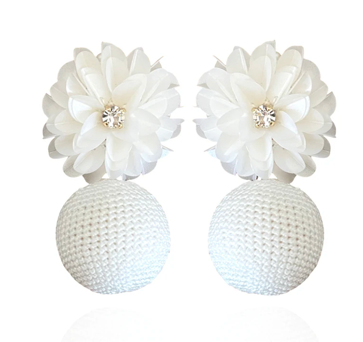 PINAR WHITE/GOLD FLORAL POM EARRINGS